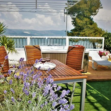 Lägenhet Beautiful With Private Hot Tub Trogir