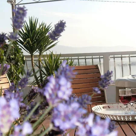 Lägenhet Beautiful With Private Hot Tub Trogir